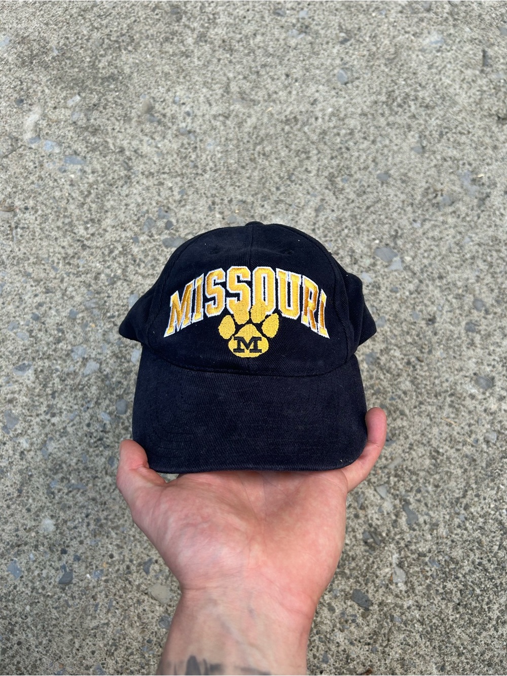 Vintage 90’s Missouri Embroidered Black & Gold Cap